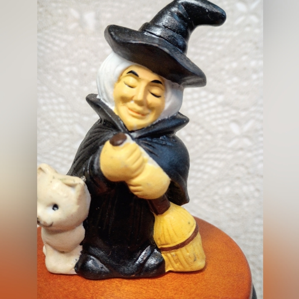 Charming Witch and Cat Figurine - Picture 5 of 6
